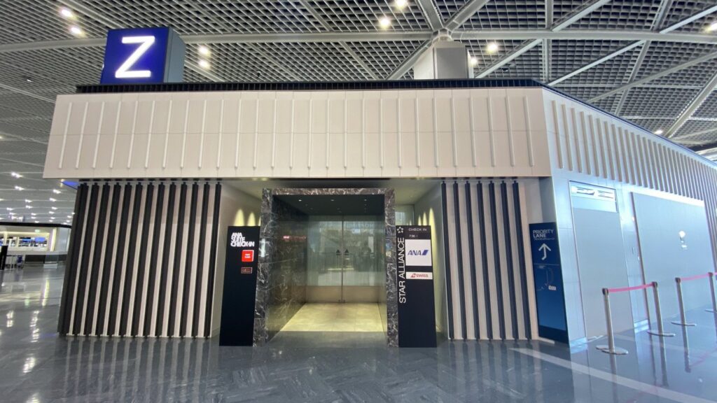 成田空港第1ターミナルのANA SUITE CHECK-IN, 通称Zカウンターの入り口　　