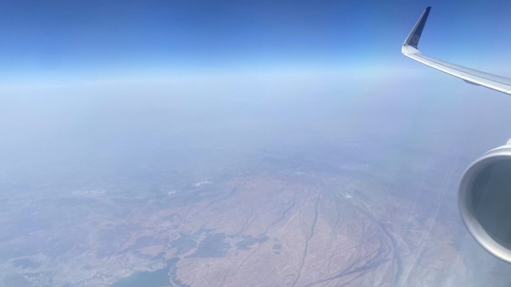 デカン高原上空を飛行するエアインディアAI2107便