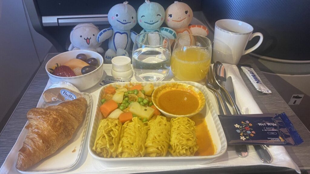 シンガポール航空ビジネスクラスの機内食、朝食「ロティジャラ」