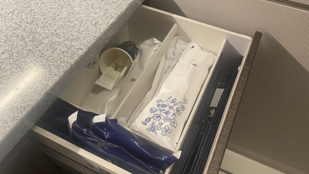シンガポール航空ビジネスクラス用トイレ内のアメニティ