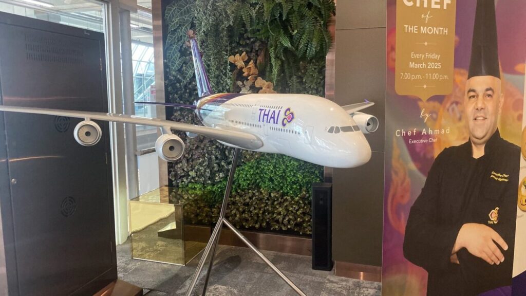 バンコクスワンナプーム国際空港のタイ航空ロイヤルオーキッドラウンジの入り口