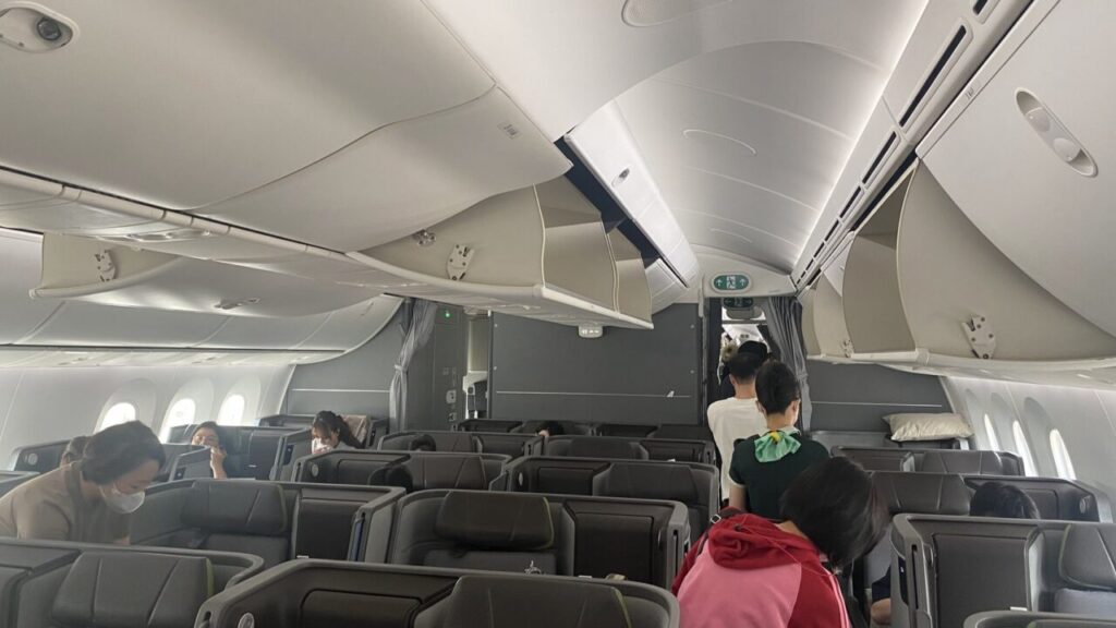エバー航空B787-9ビジネスクラスの機内の様子