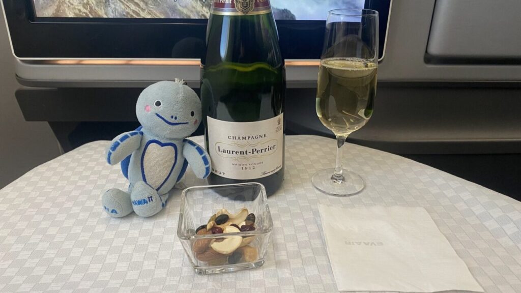 エバー航空ビジネスクラスで提供されるシャンパン「Laurent-Perrier」