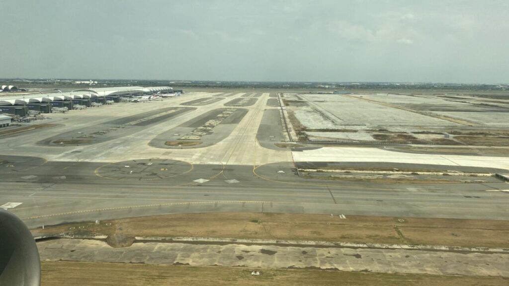 バンコクスワンナプーム国際空港を離陸するエバー航空
