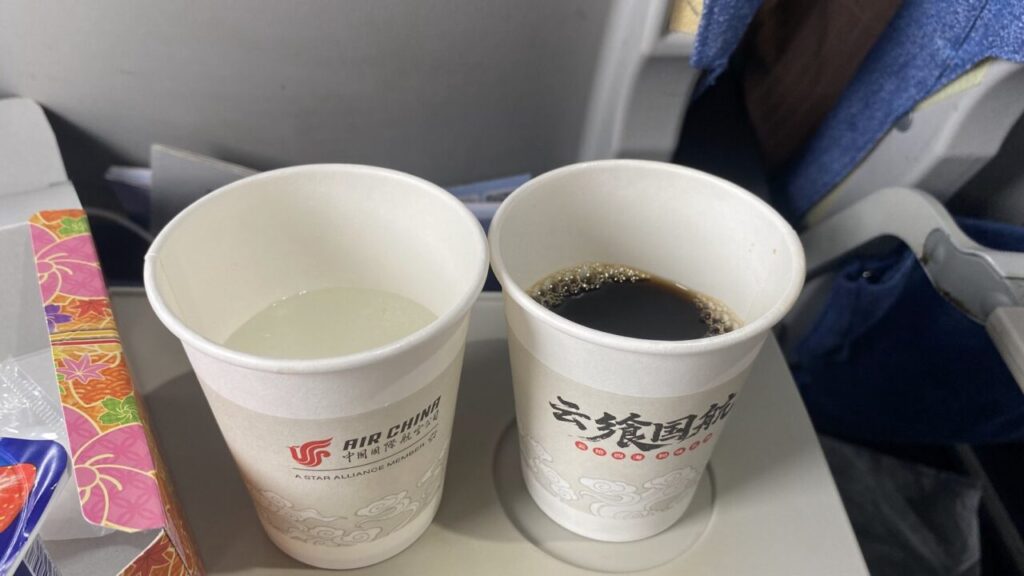 中国国際航空CA916便のエコノミークラスのドリンク