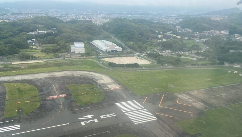 福岡空港を離陸する中国国際航空CA916便