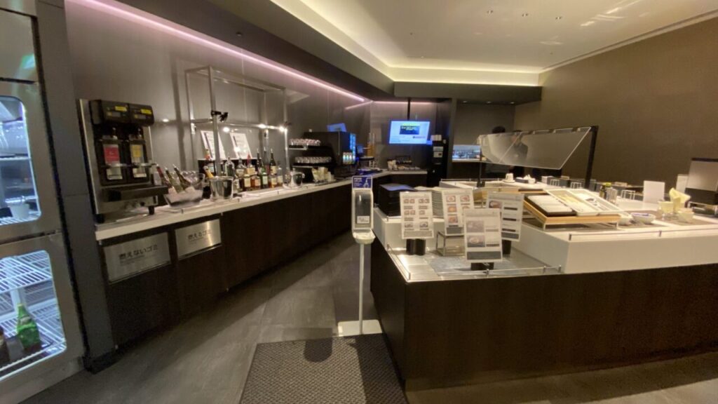 羽田空港第3ターミナルのANA SUITE LOUNGEのビュッフェ台