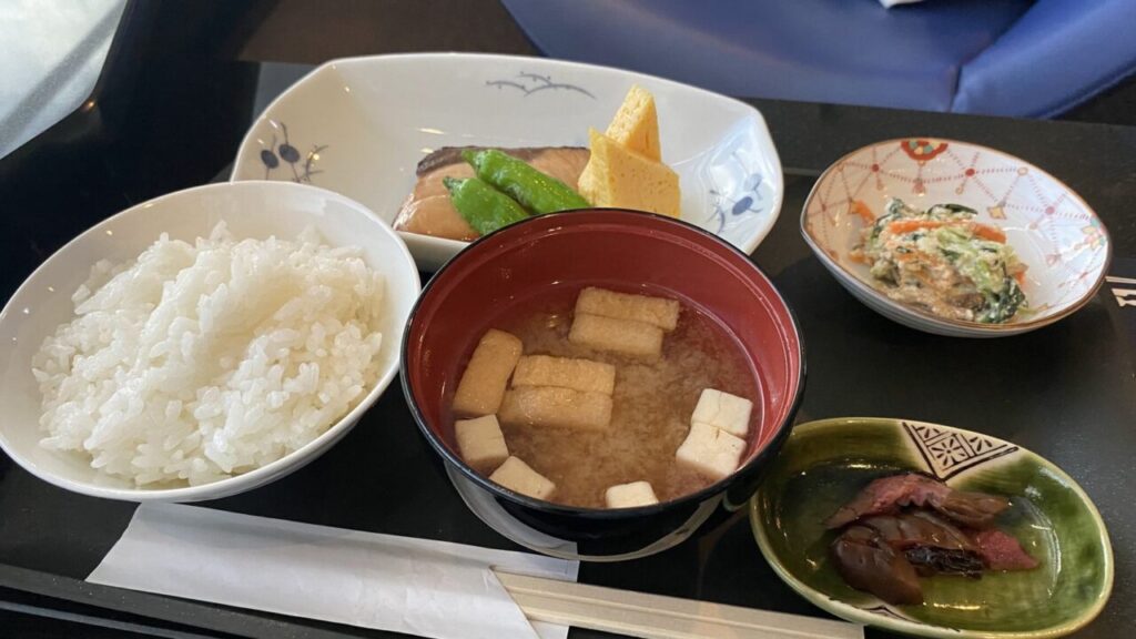 羽田空港第3ターミナルのANA SUITE LOUNGEで提供される輪朝食