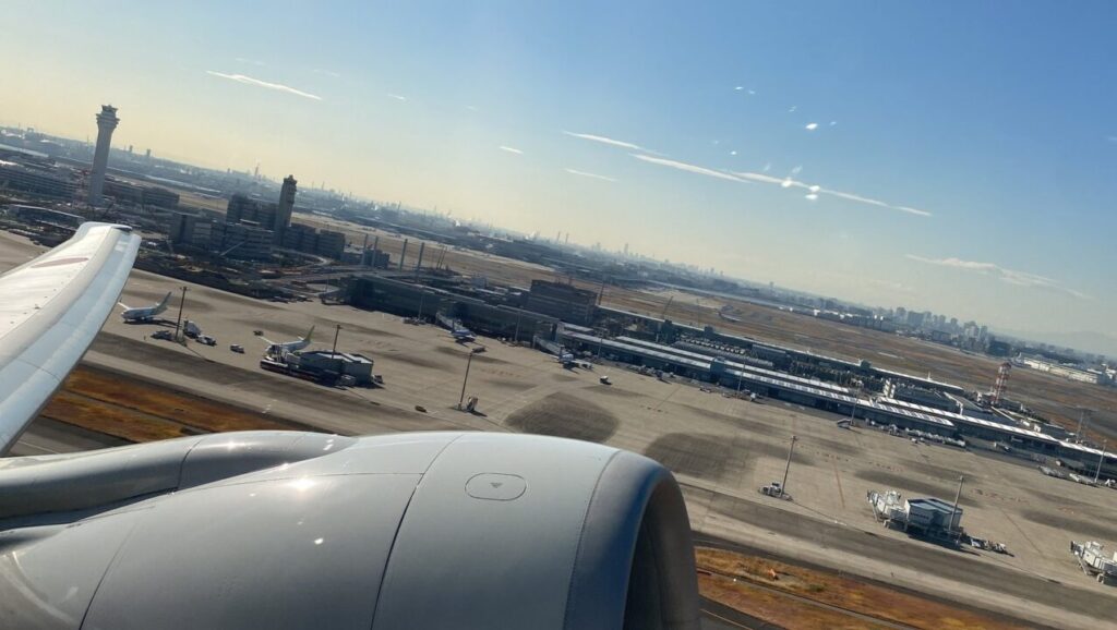 ANA110便ニューヨーク行きが羽田空港を離陸する