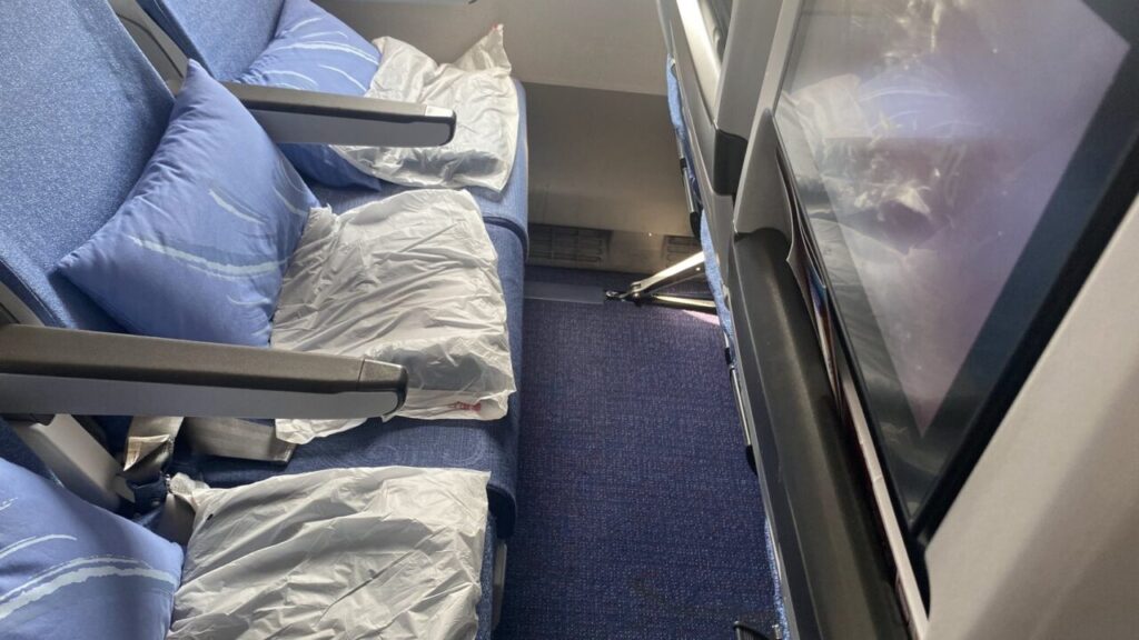 中国国際航空A350エコノミークラスのアメニティ（クッションとブランケット）