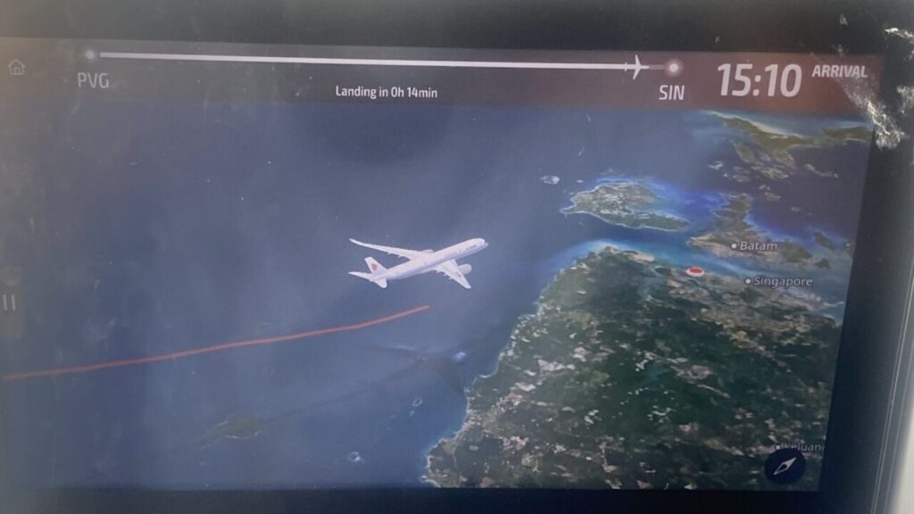 シンガポールチャンギ国際空港にむけてアプローチ中であることを示すフライトマップ