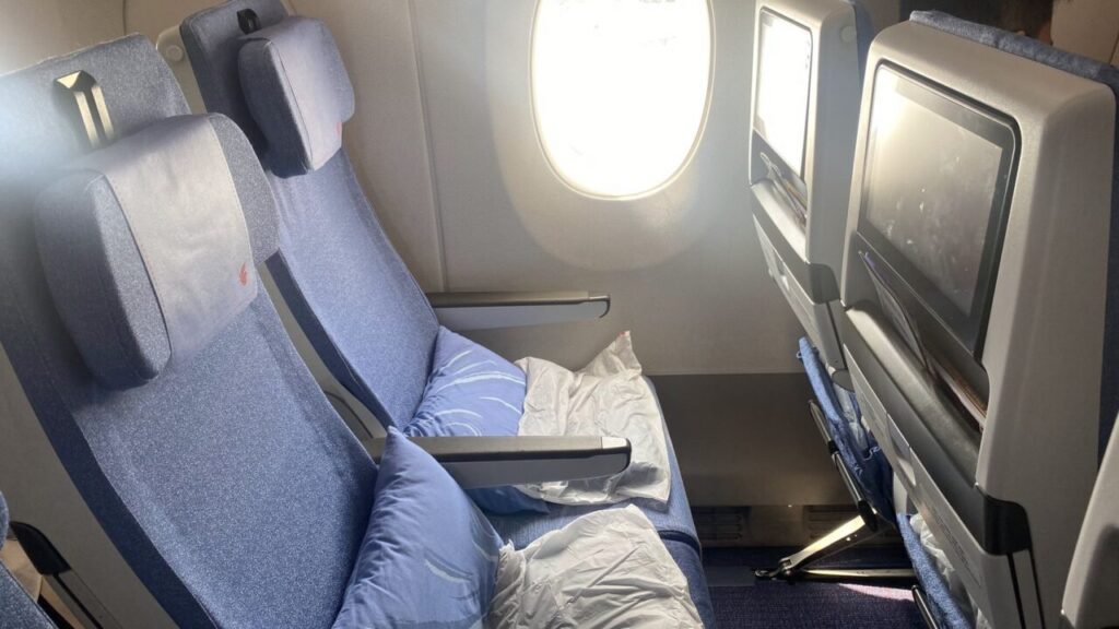 中国国際航空A350エコノミークラスの座席のようす（シートピッチ）