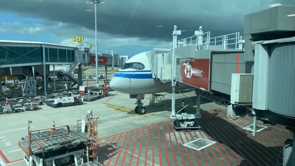 シンガポールチャンギ国際空港に到着した中国国際航空CA815便