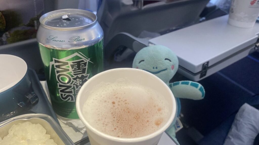 中国国際航空エコノミークラスで提供される雪花ビール