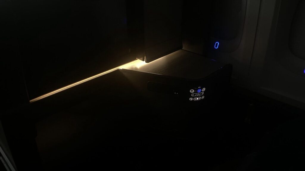 ANAビジネスクラスTHE Roomのアンビエントライト
