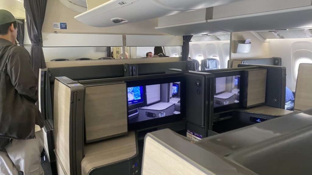 ANAの新仕様B777-300ER、ビジネスクラスTHE Room区画