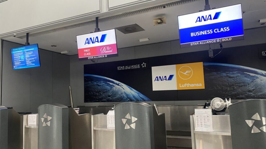 シカゴオヘア空港のANAチェックインカウンター(優先レーン)