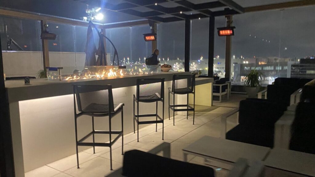 ロサンゼルス空港スターアライアンスラウンジの屋外テラス