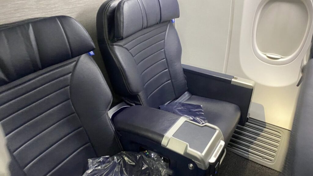 B737-900ユナイテッドファーストの座席