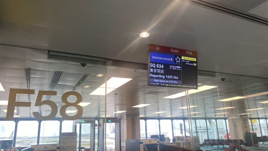 到着したシンガポール・チャンギ空港F58搭乗口