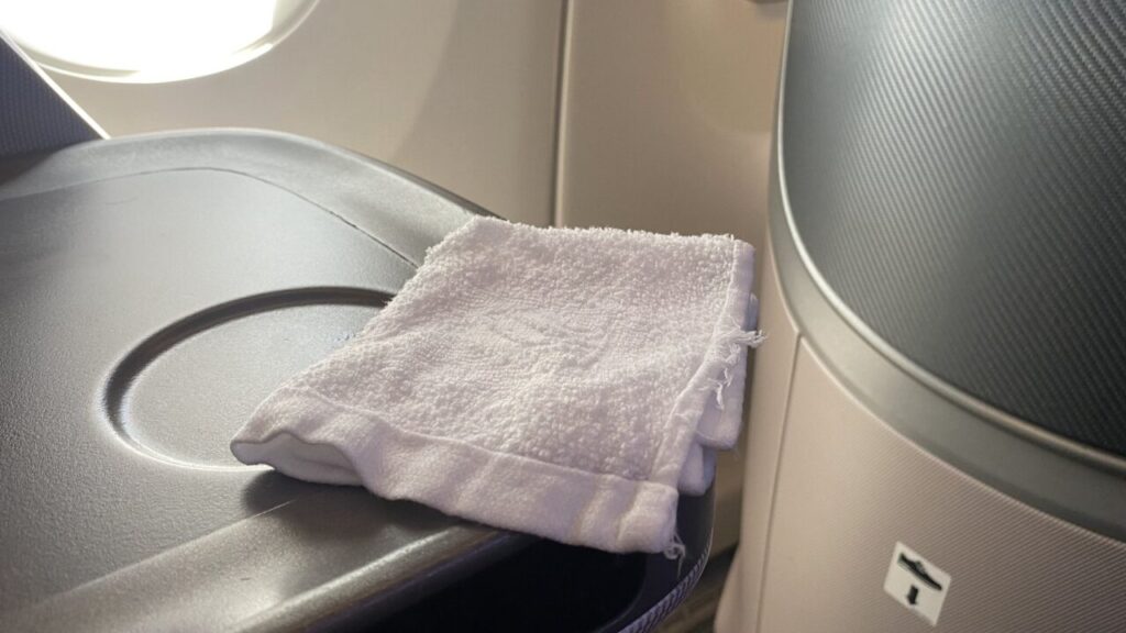 シンガポール航空ビジネスクラスのおしぼり