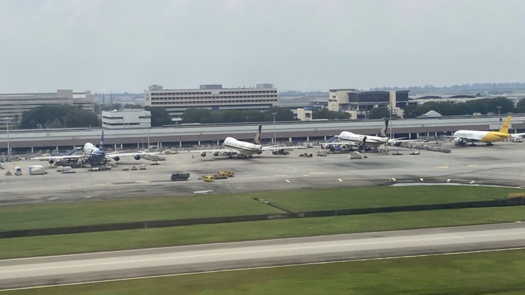 シンガポールチャンギ空港へ着陸