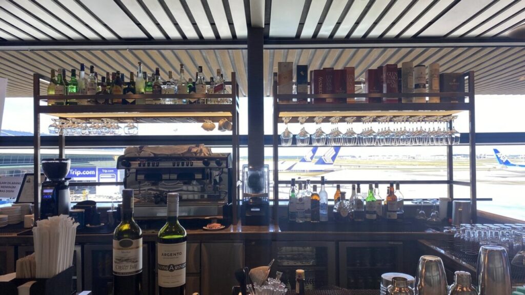 クアラルンプール国際空港トラベルラウンジのバー