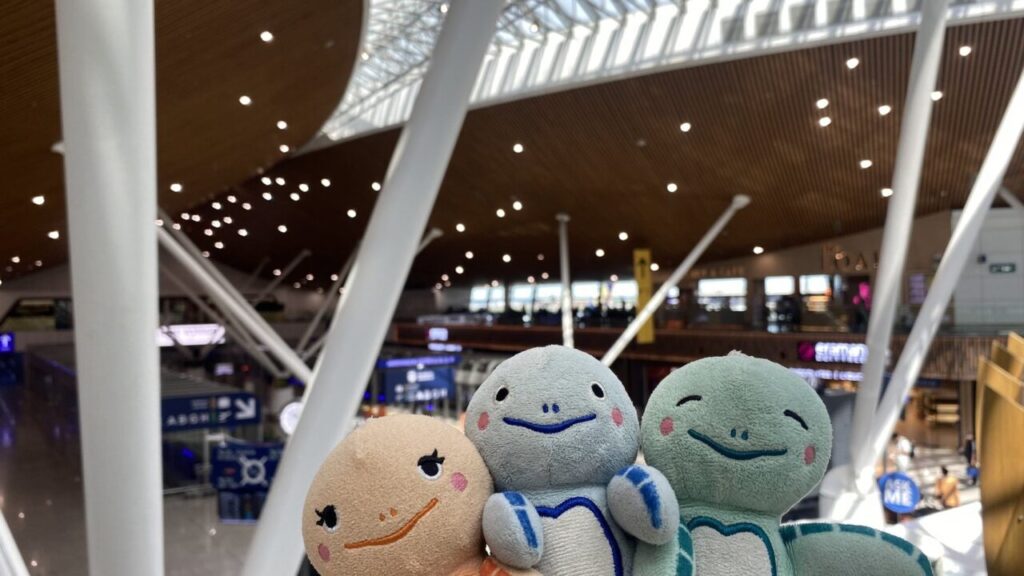 クアラルンプール国際空港サテライトを2階から見下ろす