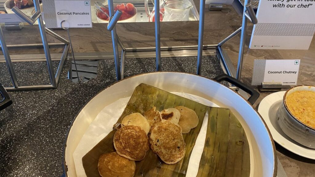 クアラルンプール国際空港トラベルラウンジのココナッツパンケーキ