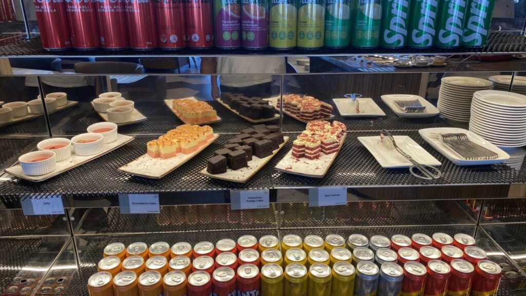 クアラルンプール国際空港トラベルラウンジのデザートコーナー