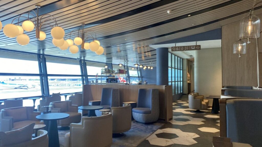 クアラルンプール国際空港トラベルラウンジのラウンジエリア