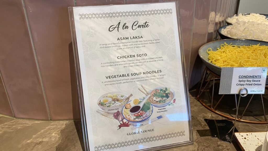 クアラルンプール国際空港トラベルラウンジのヌードルメニュー