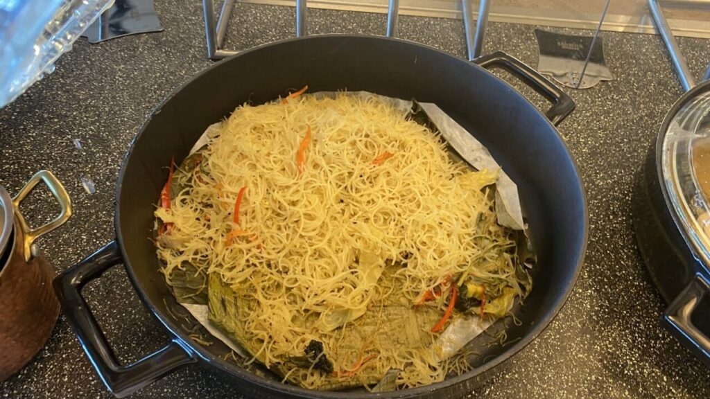 クアラルンプール国際空港トラベルラウンジのシンガポール焼きそば