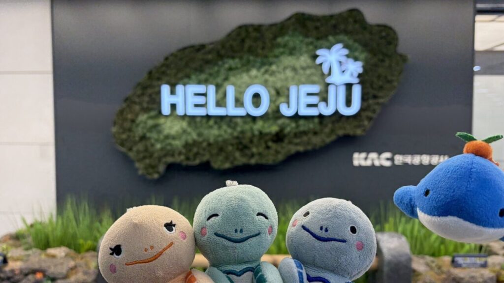 済州国際空港のHELLO JEJUのサインボード
