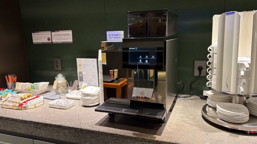 チェジュ空港の国内線ラウンジで提供されるHOLLYS COFFEE