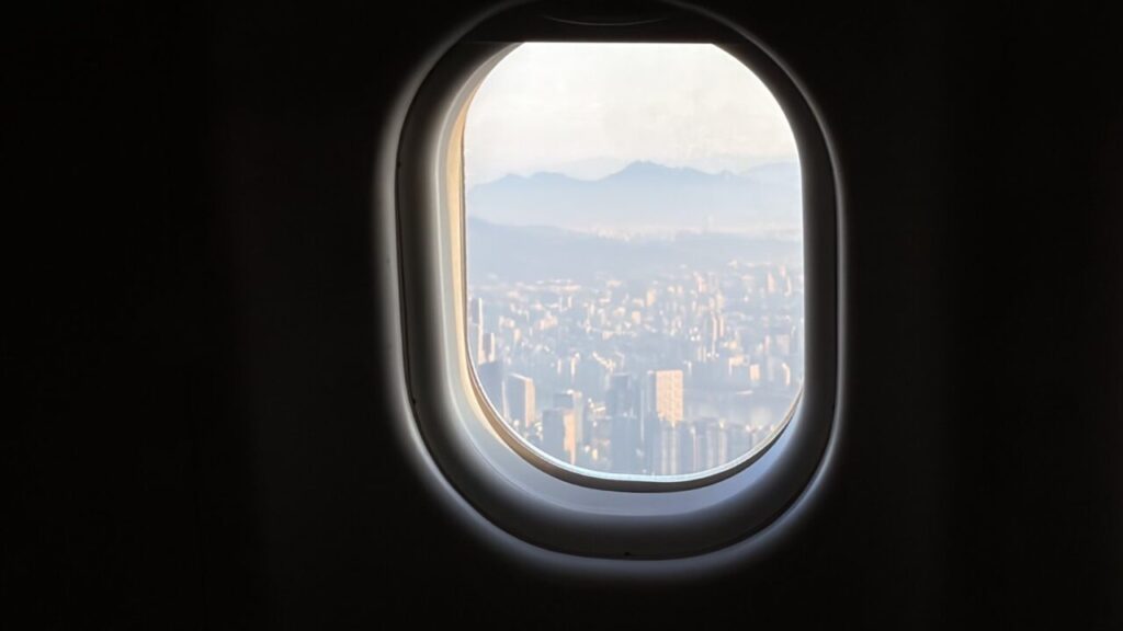 ソウル金浦にアプローチする機内から眺めたソウル市内の景色