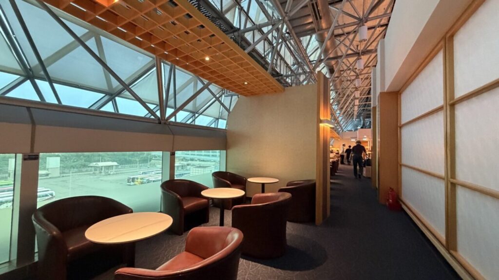 台北桃園空港のシルバークリスラウンジの入ってすぐの室内