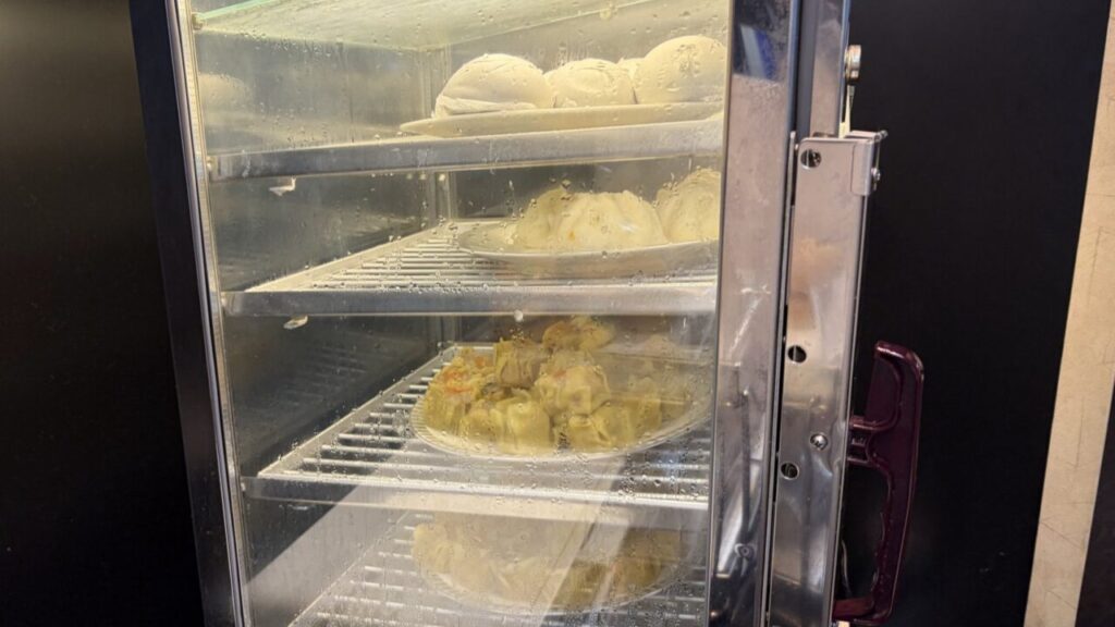 台北桃園空港のシルバークリスラウンジの点心コーナー