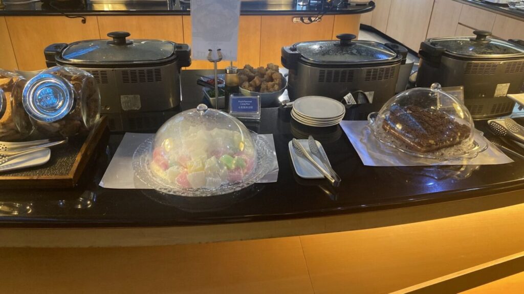 台北桃園空港のシルバークリスラウンジのお菓子