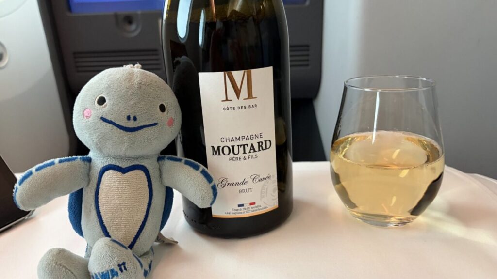 ANA802便ビジネスクラスで提供されたシャンパン「ムタール・グラン・キュヴェ・ブリュット」