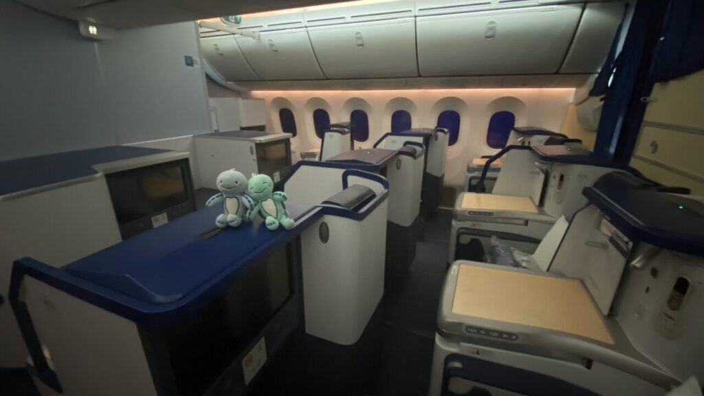 ANA802便のビジネスクラスANA BUSINESS STAGGEREDの1-2-1のスタッガード配置