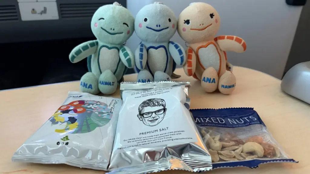 ANA802便ビジネスクラスで提供されるお菓子の数々