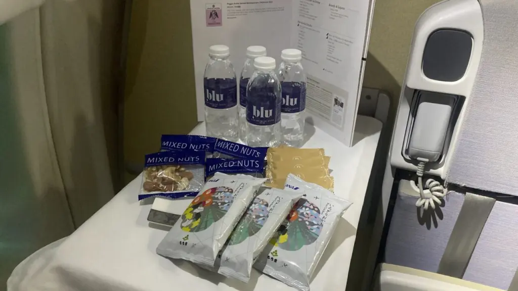 ANA802便ビジネスクラスで提供されたスナック類