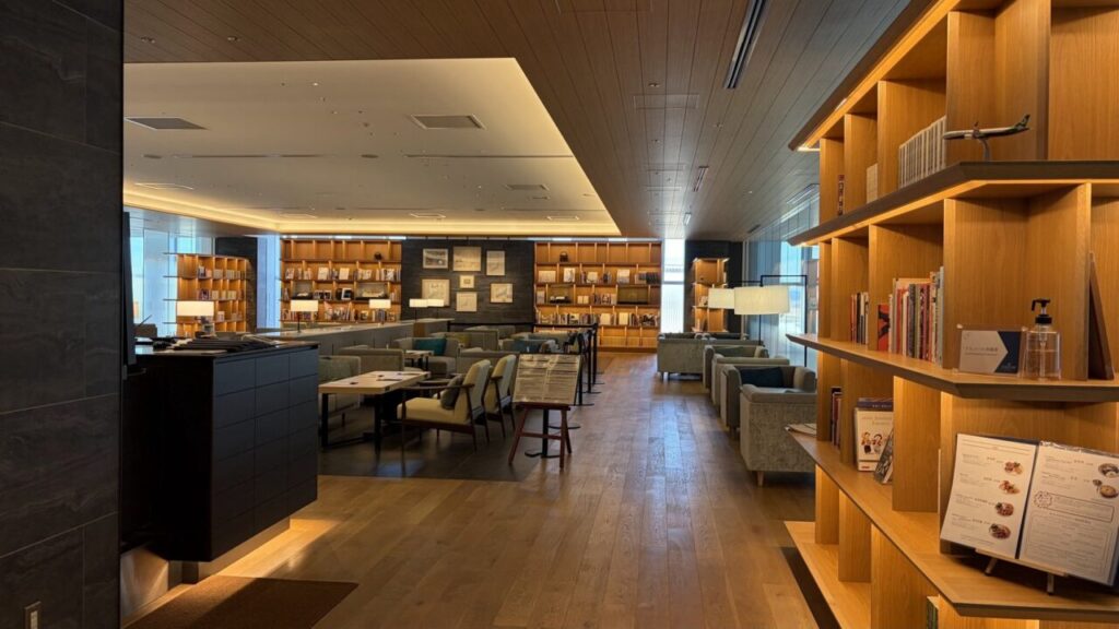新千歳空港プライオリティパスラウンジ、Cafe Sky Libraryのようす